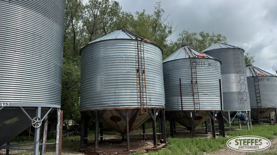 Chief hopper bin