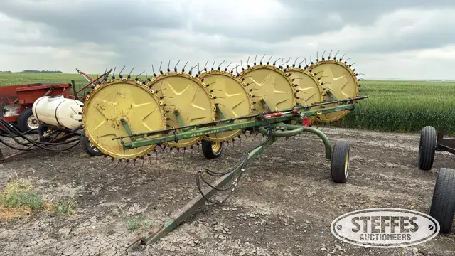 John Deere 567