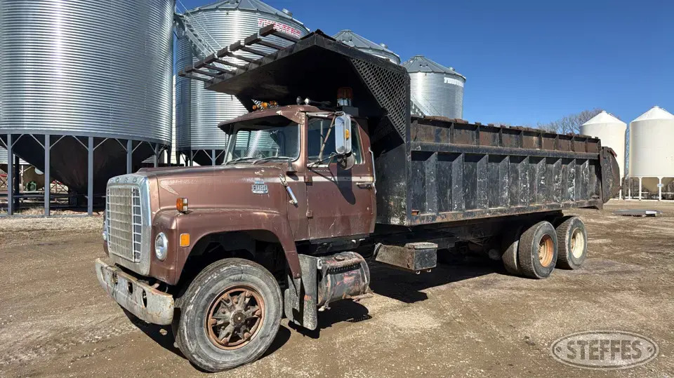 1981 Ford LT8000 Dump Truck