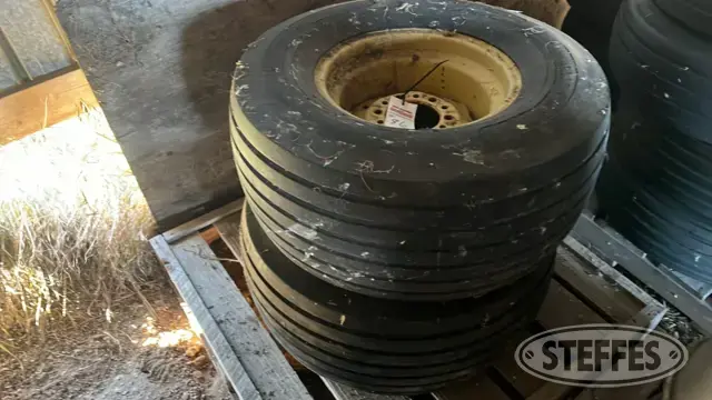 (2) 31x13.50-15 tires