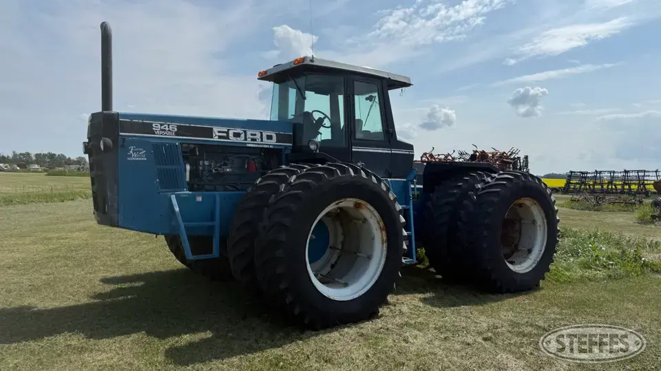 1993 Ford Versatile 946 4WD Tractor