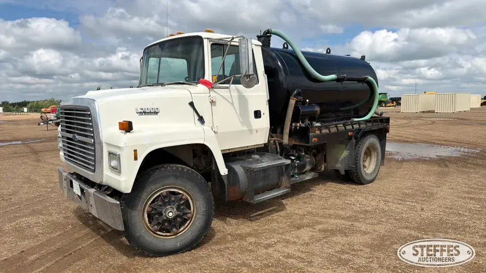 1993 Ford L7000 Vac Truck