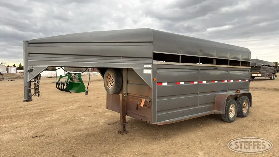 2001 Duncan Gooseneck Livestock Trailer
