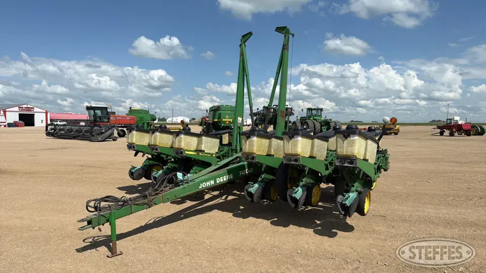 John Deere 7200 12 or More Row Planter