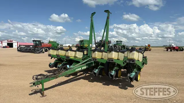 John Deere 7200