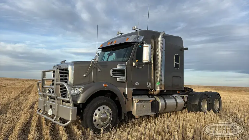 2014 Freightliner Coronado SD122 Conventional Truck with Sleeper