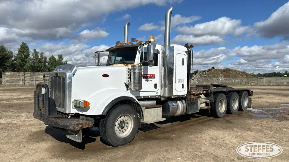 2013 Peterbilt 367 Winch Truck