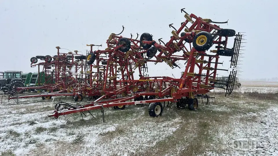Bourgault 9400 Chisel Plow