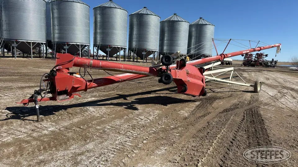 Buhler Farm King 1070 Swing Hopper Auger