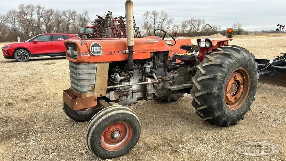 1972 Massey Ferguson 165 Series 100 2WD Tractor