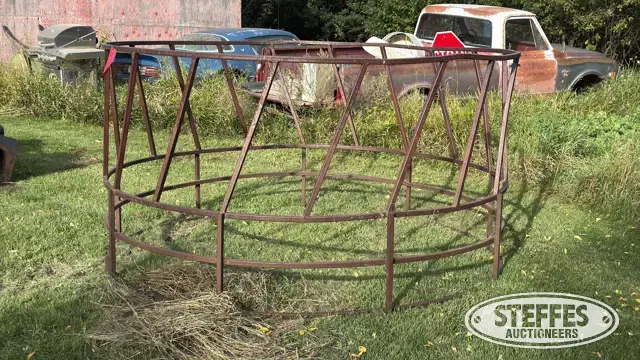 Round bale feeder