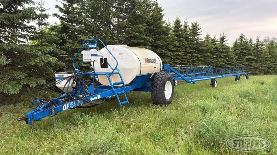 2005 Brandt QF2500 Pull-Type Sprayer