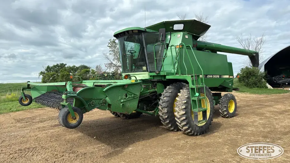 1996 John Deere 9600 Combine