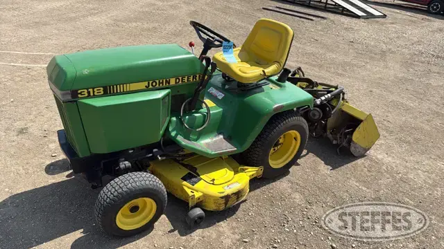 John Deere 318