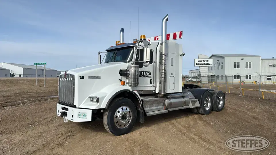 2018 Kenworth T800 Conventional Truck with Sleeper