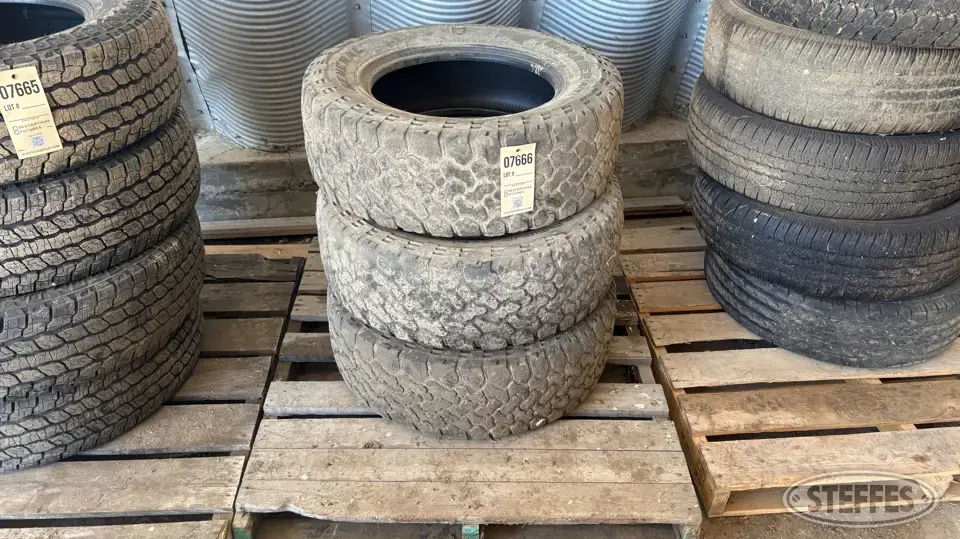 (3) General 275/65R18 tires Passenger-Light Truck Tire