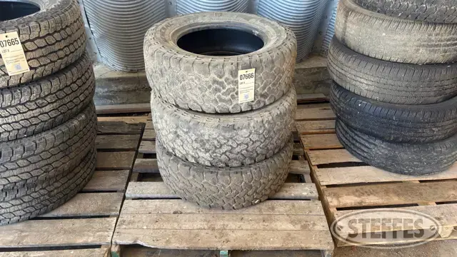(3) General 275/65R18 tires