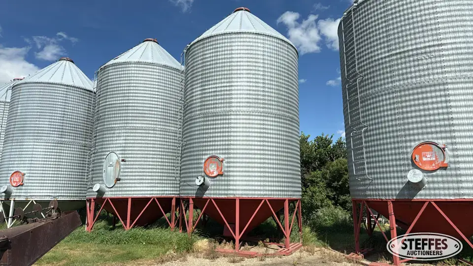 Behlen hopper bin