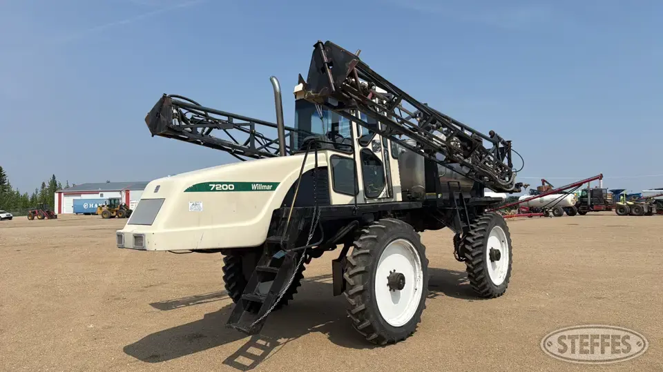 1996 Willmar 7200 Self-Propelled Sprayer
