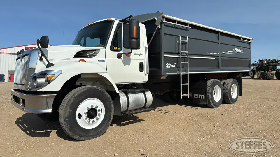 2008 International 7400 WorkStar Tandem Boxed Truck
