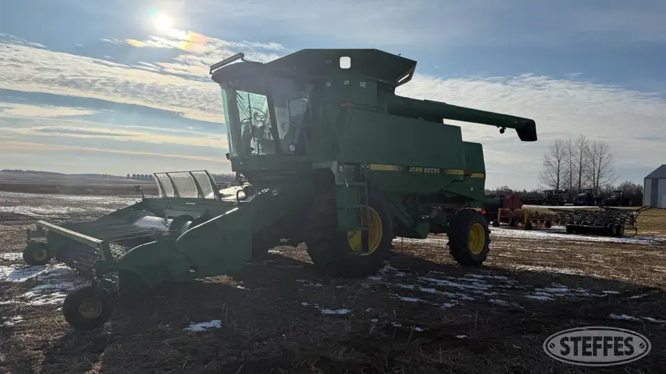 1996 John Deere 9600 Combine