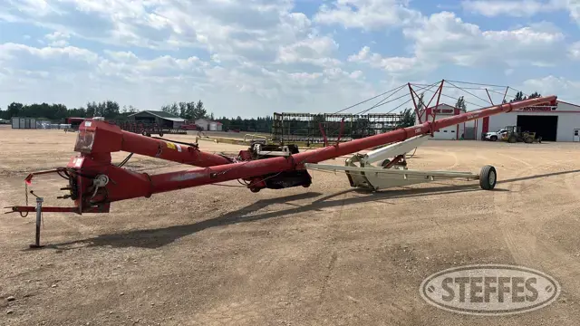 Buhler Farm King 1385