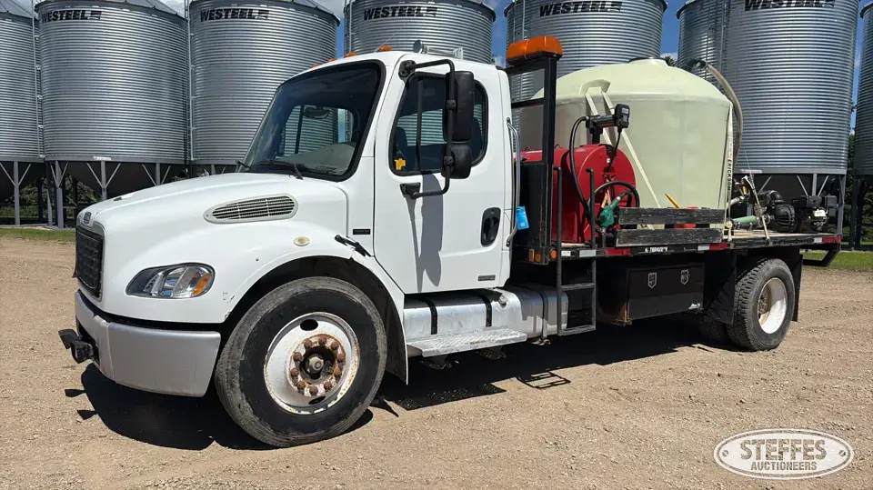2005 Freightliner M2 Business Class Flatbed Truck