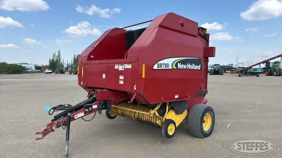 2004 New Holland BR780A Round Baler