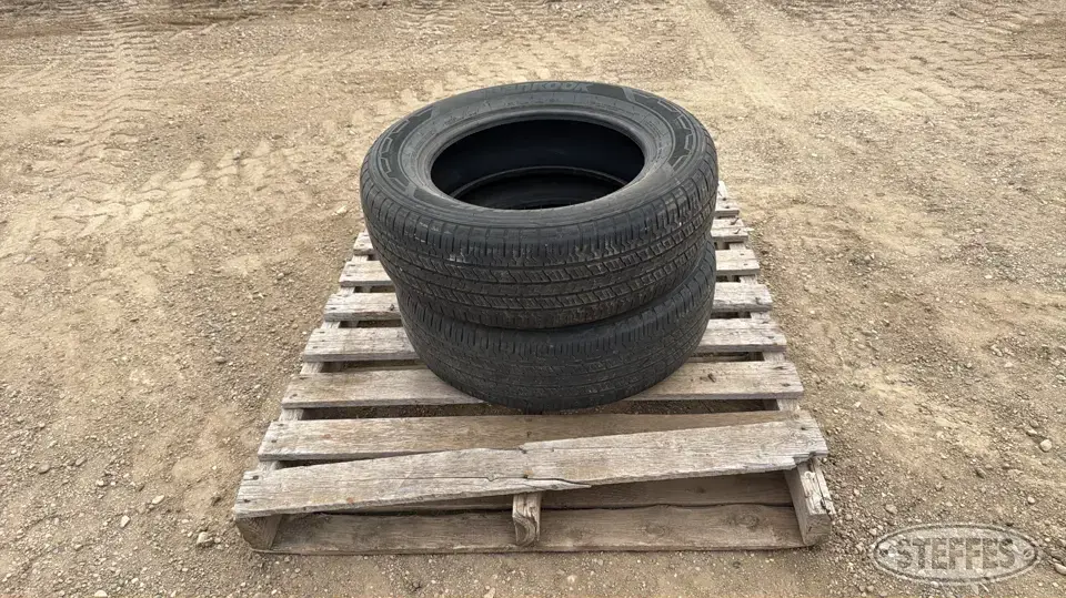 (2) Hankook Dynapro 225/65R17 tires Passenger-Light Truck Tire