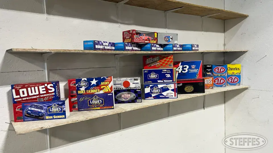 (23) Diecast collectible race cars Toy