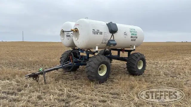 Duo-Lift NH3 trailer