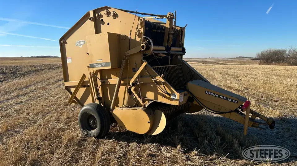 Vermeer 605 Super F Round Baler