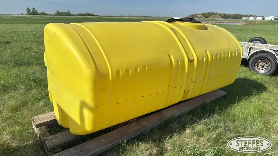 1,000 gal. poly tank