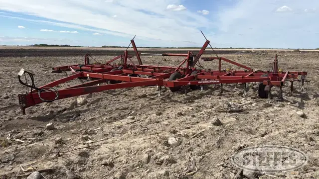 International 5000 Vibra Chisel