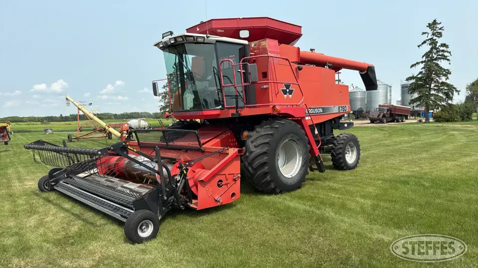 1997 Massey Ferguson 8780 Combine