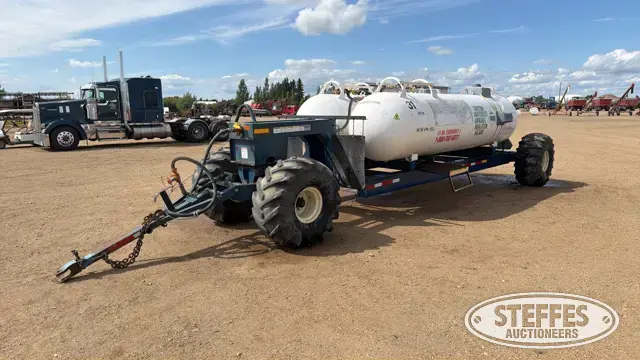 Duo-Lift NH3 trailer