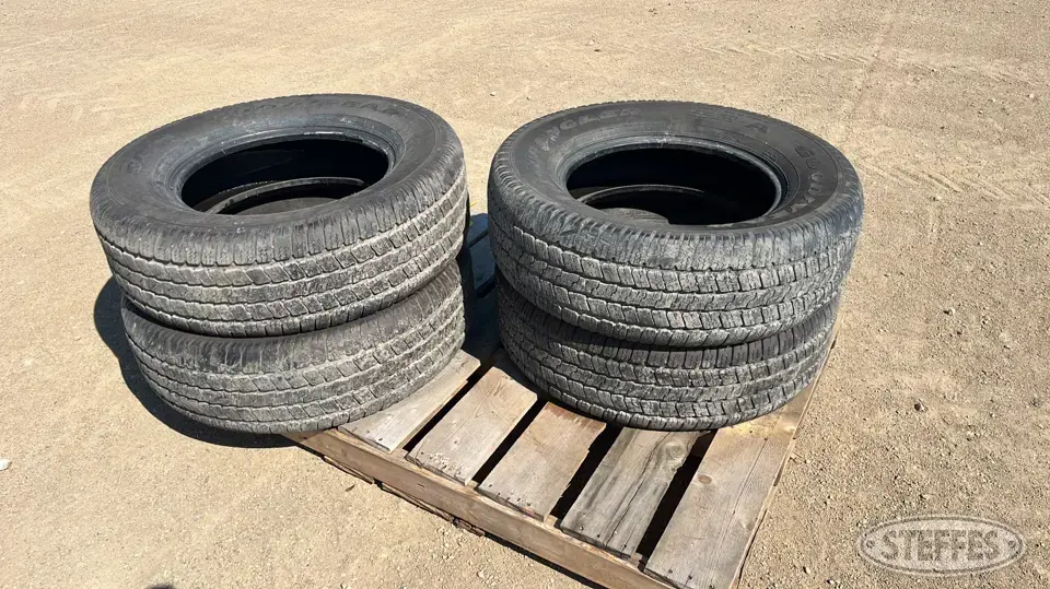 (4) Goodyear Wrangler P275/65R18 tires Passenger-Light Truck Tire