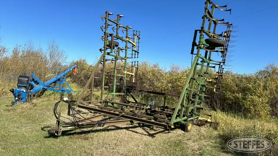 John Deere 1010 Field Cultivator