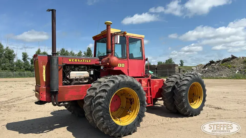 1975 Versatile 700 4WD Tractor