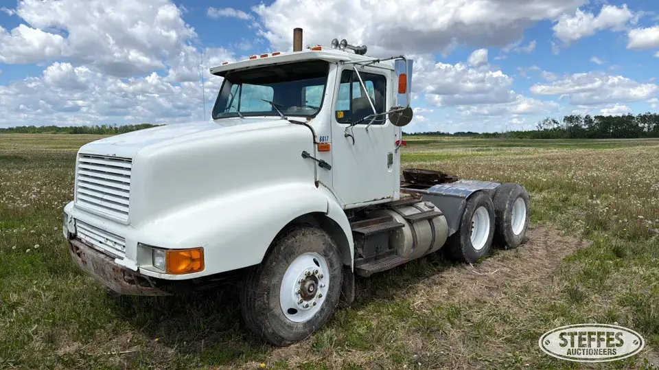 1991 International 8200 Conventional Truck without Sleeper