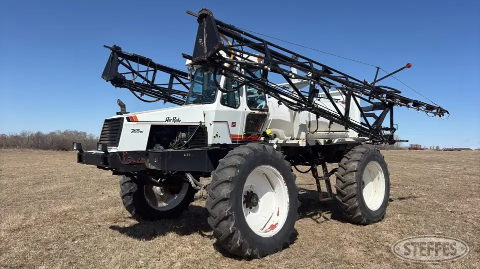 1994 Willmar 765HT Self-Propelled Sprayer