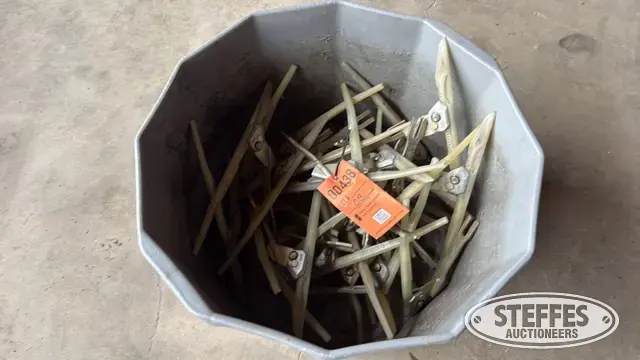 (29) Schumacher Pro Flex crop lifters