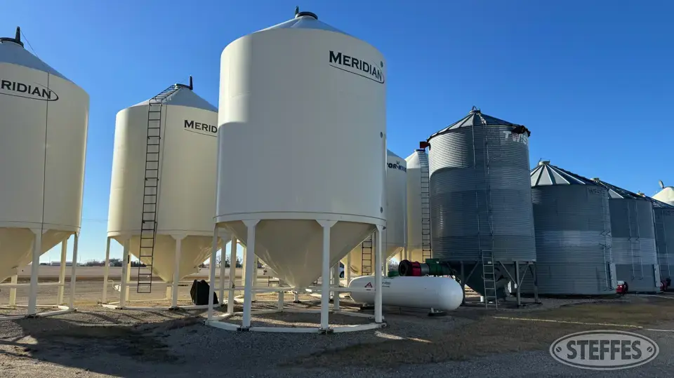 2012 Meridian M1615 Hopper Bin