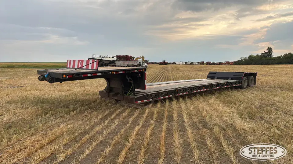 Tandem axle lowboy trailer