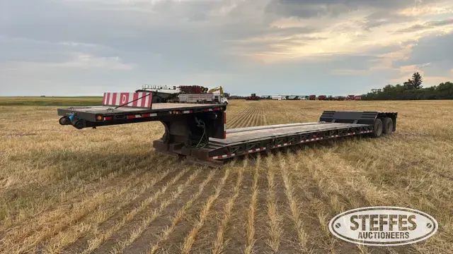 Tandem axle lowboy trailer