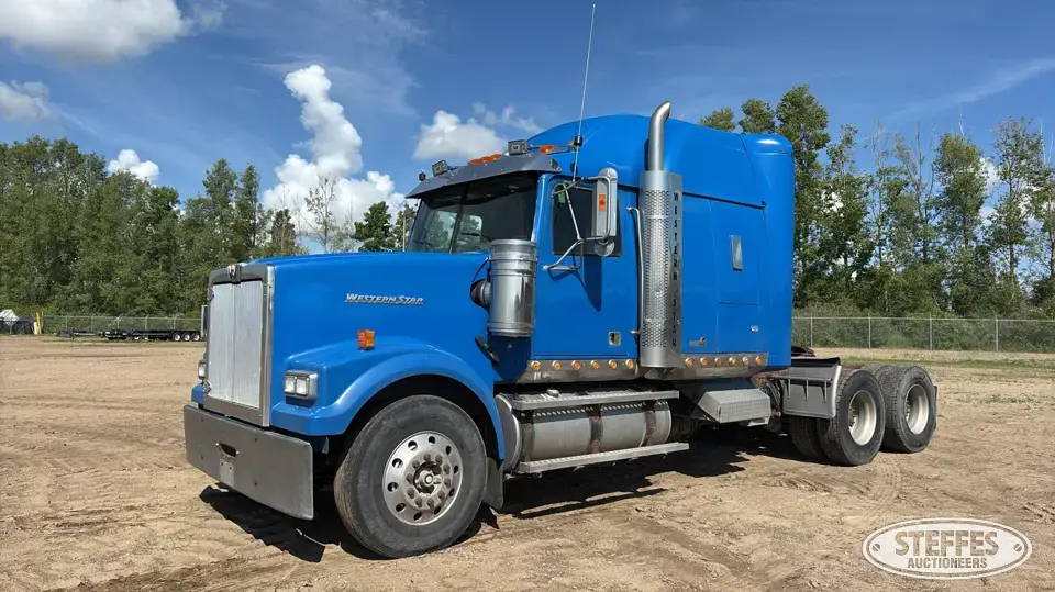 2010 Western Star 4900 Conventional Truck with Sleeper