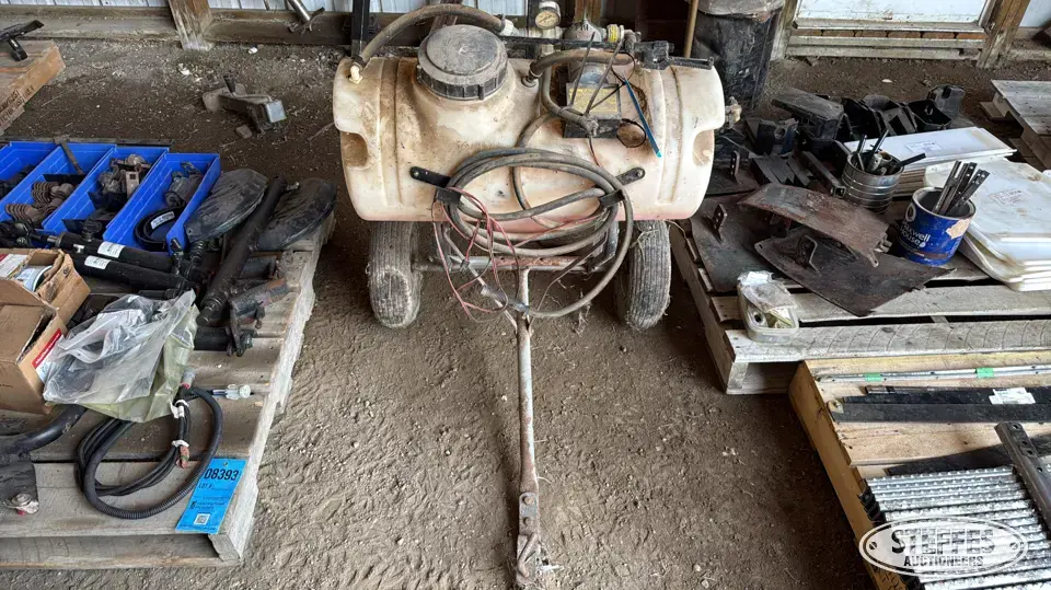 Agri-Fab pull-type lawn sprayer Farm Support Item