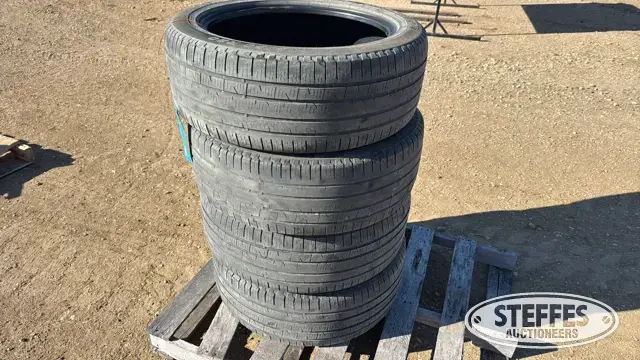 (4) Pirelli 245/50R20 tires