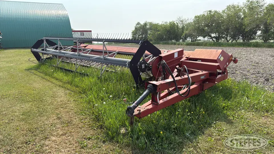 1988 Case IH 721 Pull-Type Swather