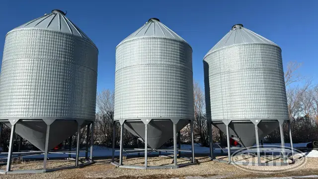 Behlen hopper bin